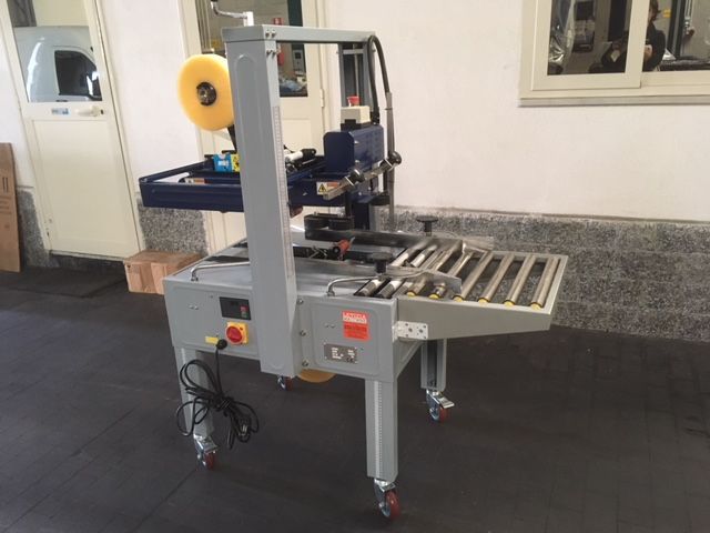 Nastratrice economica trascinamento sup+inf foto 1.JPG Nastratrice economica trascinamento inferiore e superiore - FOTO 1